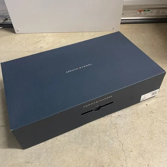 [NEW IN BOX] Tommy Hilfiger Women's Iviann Riding Boots. Brown (8.5) - Picture 3 of 3